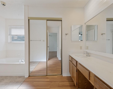 617 Valley Spring Drive - Photo Thumbnail 24