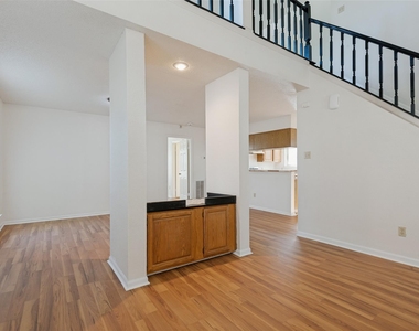 617 Valley Spring Drive - Photo Thumbnail 5