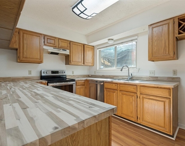 617 Valley Spring Drive - Photo Thumbnail 9
