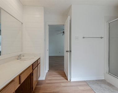 617 Valley Spring Drive - Photo Thumbnail 14