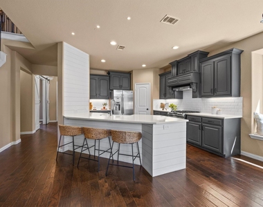 1111 Fossil Lake Drive - Photo Thumbnail 9