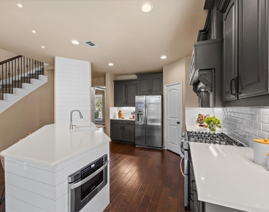1111 Fossil Lake Drive - Photo Thumbnail 8