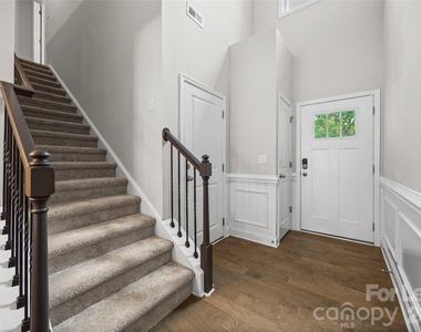 979 Pennington Drive - Photo Thumbnail 2