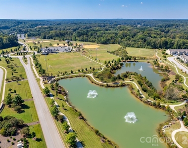 979 Pennington Drive - Photo Thumbnail 38