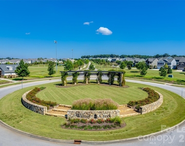 979 Pennington Drive - Photo Thumbnail 42