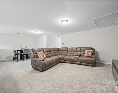 979 Pennington Drive - Photo Thumbnail 19