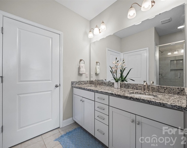 979 Pennington Drive - Photo Thumbnail 11