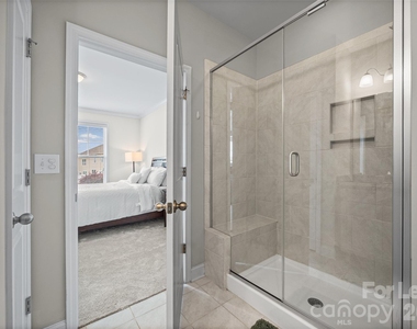979 Pennington Drive - Photo Thumbnail 10