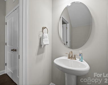 979 Pennington Drive - Photo Thumbnail 8