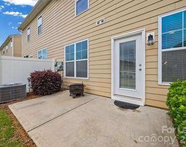 979 Pennington Drive - Photo Thumbnail 22