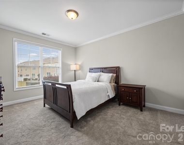 979 Pennington Drive - Photo Thumbnail 13