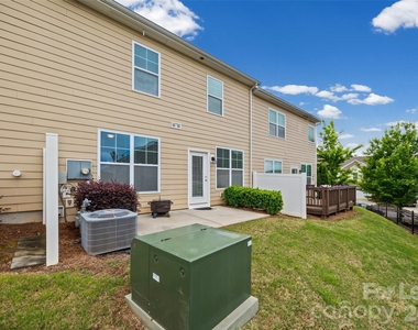 979 Pennington Drive - Photo Thumbnail 36