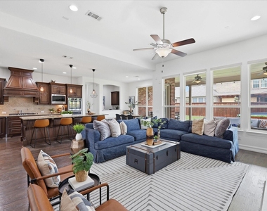 11192 Progreso Street - Photo Thumbnail 4