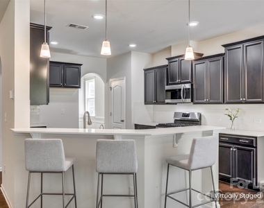 910 Ashton Oak Court - Photo Thumbnail 10