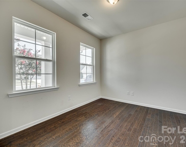 910 Ashton Oak Court - Photo Thumbnail 4