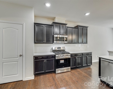 910 Ashton Oak Court - Photo Thumbnail 13