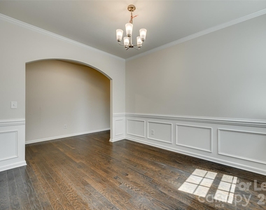 910 Ashton Oak Court - Photo Thumbnail 9