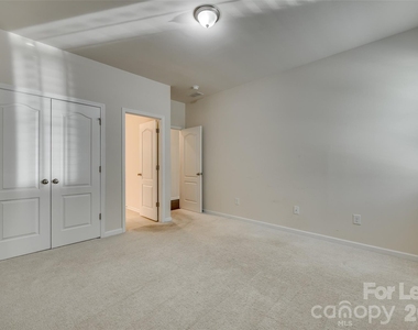 910 Ashton Oak Court - Photo Thumbnail 21