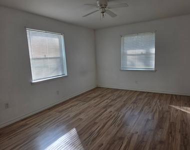 136 Richard Lane - Photo Thumbnail 10