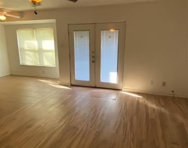 136 Richard Lane - Photo Thumbnail 5