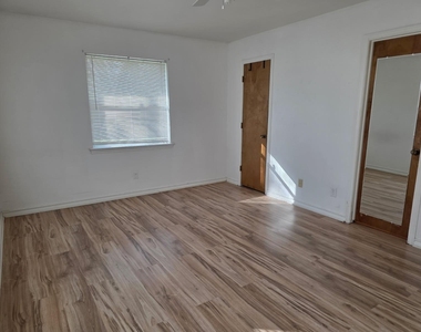 136 Richard Lane - Photo Thumbnail 9