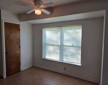136 Richard Lane - Photo Thumbnail 15