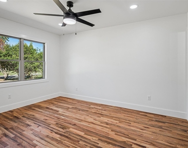 9946 Kilarney Drive - Photo Thumbnail 13
