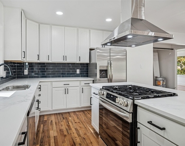 9946 Kilarney Drive - Photo Thumbnail 9