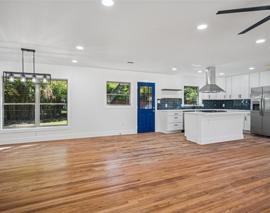 9946 Kilarney Drive - Photo Thumbnail 5