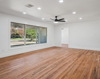 9946 Kilarney Drive - Photo Thumbnail 4