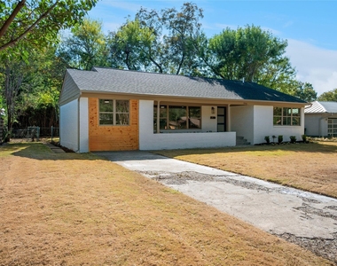 9946 Kilarney Drive - Photo Thumbnail 2