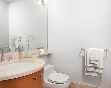 222 East 34th Street - Photo Thumbnail 10
