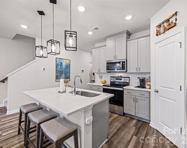 515 Tayberry Lane - Photo Thumbnail 5
