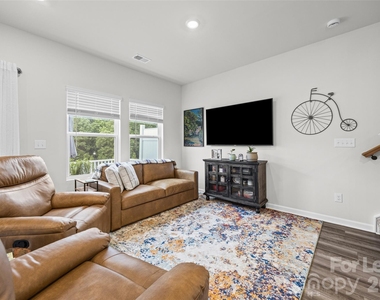 515 Tayberry Lane - Photo Thumbnail 9