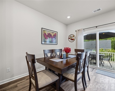 515 Tayberry Lane - Photo Thumbnail 7