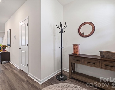 515 Tayberry Lane - Photo Thumbnail 2
