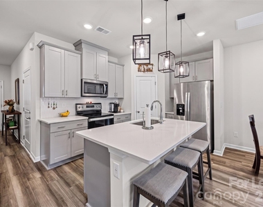 515 Tayberry Lane - Photo Thumbnail 4