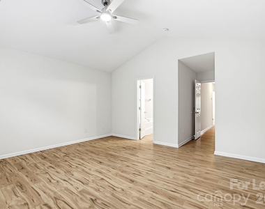 7004 Paddle Wheel Lane - Photo Thumbnail 15