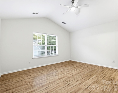 7004 Paddle Wheel Lane - Photo Thumbnail 14