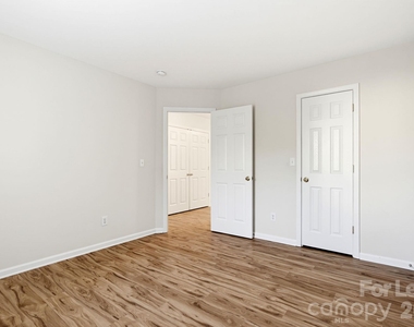 7004 Paddle Wheel Lane - Photo Thumbnail 11