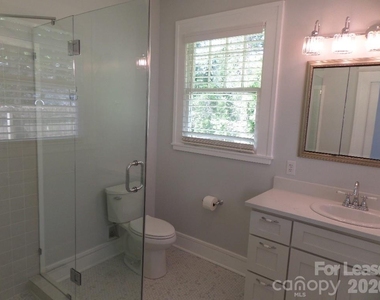 421 Rensselaer Avenue - Photo Thumbnail 8