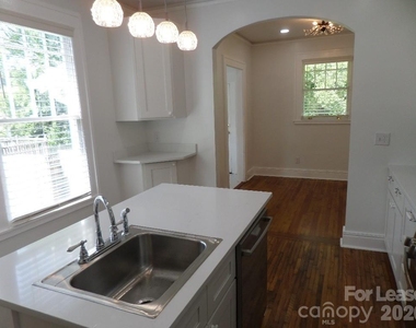 421 Rensselaer Avenue - Photo Thumbnail 6