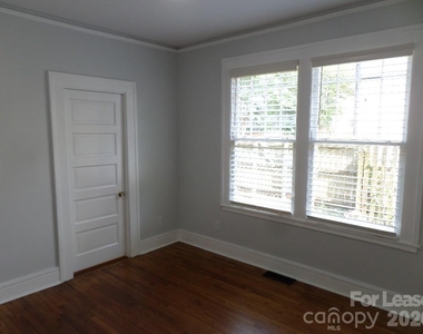 421 Rensselaer Avenue - Photo Thumbnail 7