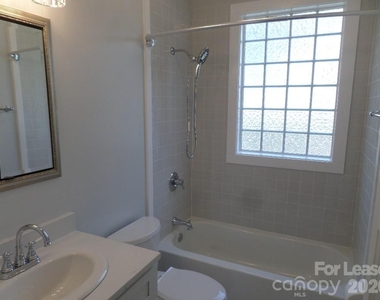 421 Rensselaer Avenue - Photo Thumbnail 10