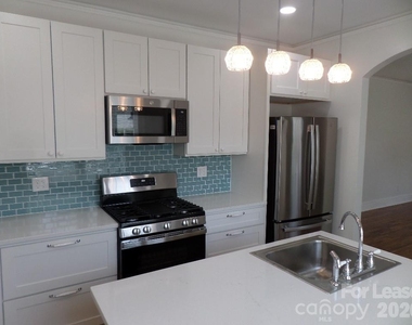 421 Rensselaer Avenue - Photo Thumbnail 1