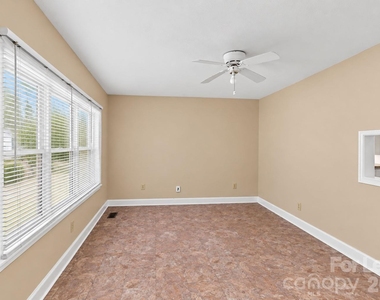 133 Proctor Street - Photo Thumbnail 6