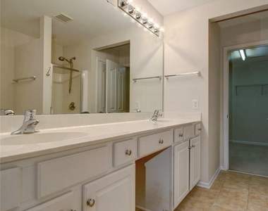 10146 Blakeney Preserve Drive - Photo Thumbnail 11