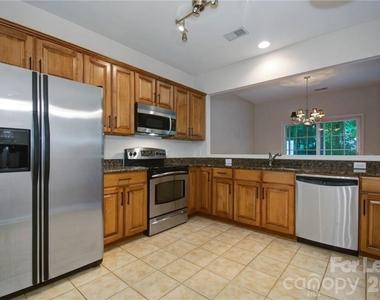 10146 Blakeney Preserve Drive - Photo Thumbnail 5