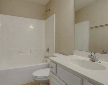10146 Blakeney Preserve Drive - Photo Thumbnail 16