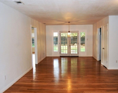 1308 E 12th Street - Photo Thumbnail 2